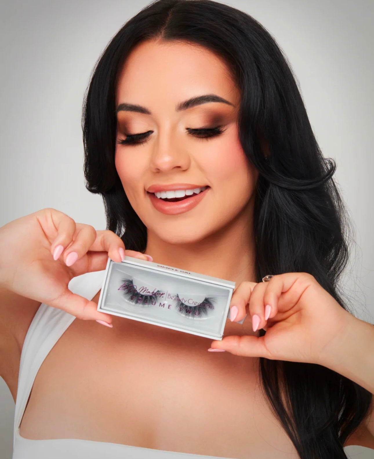 Lea do makeup "rushing out" lashes
