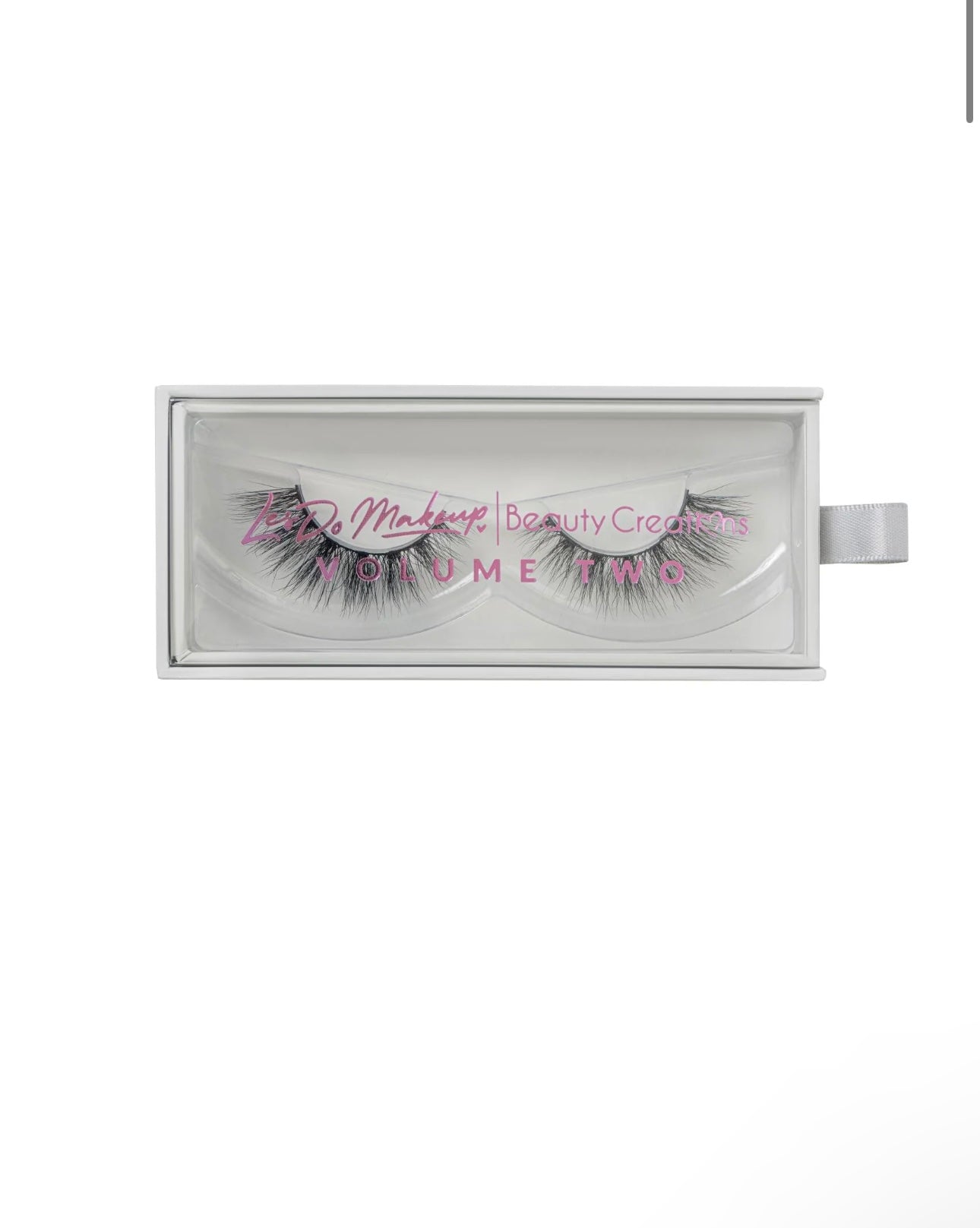 Lea do makeup "rushing out" lashes